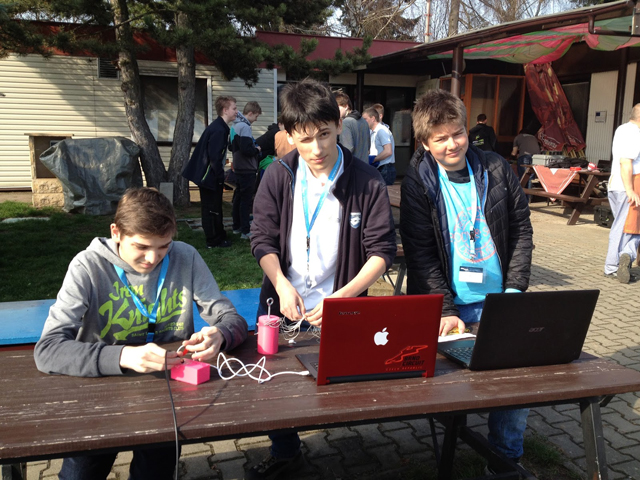 Účastníci kurzu v Centru robotiky připravili vesmírný projekt