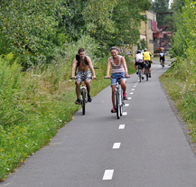 Na cyklostezkách pro pěší a cyklisty se musí chodit a jezdit vpravo