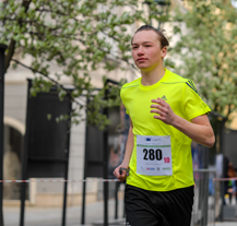 V centru Plzně běželi studenti juniorský maraton