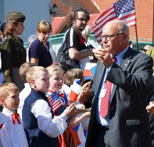 Tisíce lidí dnes v Plzni sledovaly Ride of Freedom, jízdu vozidel s veterány