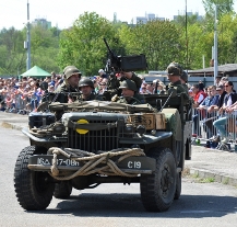 Historickou vojenskou techniku obdivovali lidé v Depo2015, na náměstí Republiky je připraven kulturní program