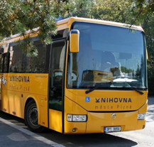 Bibliobus Knihovny města Plzně vozí knihy za čtenáři už dvacet let