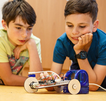 Centrum robotiky láká na jarní příměstské tábory, seznámí i s roboty