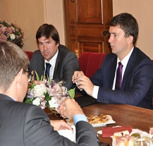 Partnerská města i podmínky firem byly tématem setkání na radnici  