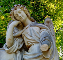 Oprava sochy anděla na náhrobku J. K. Tyla vyjde na několik desítek tisíc korun