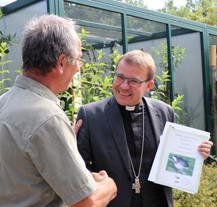 Plzeňský biskup Tomáš Holub se stal patronem ohroženého holuba krvavého