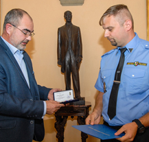 Strážník Michal Buřič získal medaili cti, zasáhl u případu napadení dívky