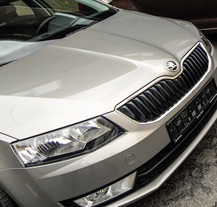 Město Plzeň darovalo policii čtyři nová vozidla