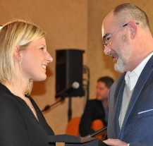 Plzeň ocenila mimořádné činy, mimo jiné muže za záchranu topící se seniorky