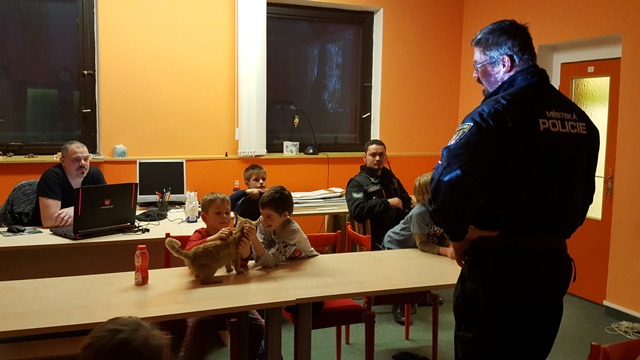 Malí strážníci zjišťovali, co dělá odchytová skupina městské policie (foto: Městská policie Plzeň)