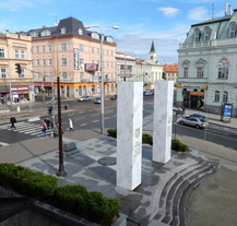 Plzeň si sama obstará kámen pro výrobu nových pylonů památníku Díky, Ameriko!