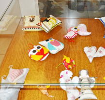 Výstava klientů terapeutických dílen Motýl je k vidění na plzeňské radnici