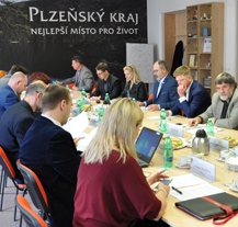 Městskou tržnici, bezpečnost, dopravu a další témata společně probírali radní města a kraje