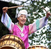 Na Mezinárodním folklorním festivalu v Plzni bude mít premiéru soubor z USA