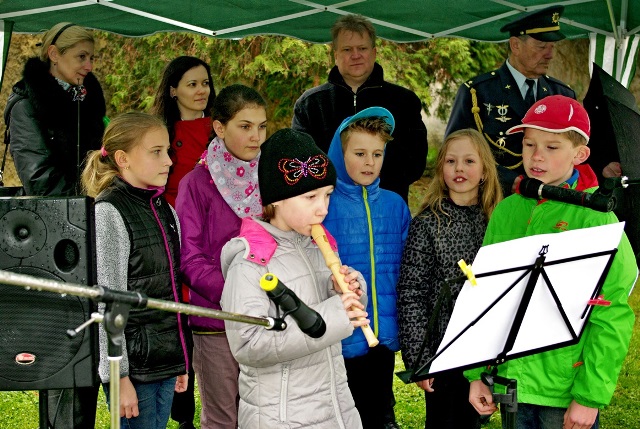 V Křimicích si připomněli oběti světových válek