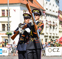 Plzeň poprvé zažila exhibiční přehlídku čestných stráží středoevropského regionu