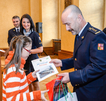 Děti převzaly ocenění ve výtvarné soutěži vyhlášené hasiči