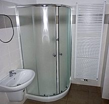 Osm městských bytů opravených podle vizualizace má své nájemce