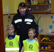 Děti z mateřských škol dostanou nové reflexní vestičky