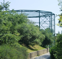 Velká voliéra ptáků v zoo je nově opravená