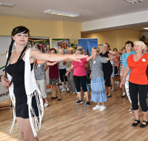 Osm desítek seniorů tančí na speciálním campu v Plzni