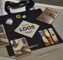 Výstava v mázhauzu radnice představuje Loosovy interiéry v Plzni