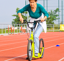 Senioři změřili své síly na atletickém stadionu