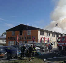 Plzeň pomáhá lidem z vyhořelé ubytovny, upozorňuje na omezené kompetence
