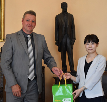 Japonská stážistka sbírá zkušenosti na plzeňském magistrátu