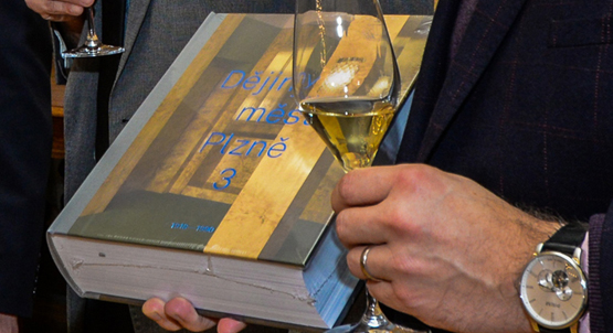 Primátor společně s autory slavnostně představili třetí díl knihy Dějiny města Plzně