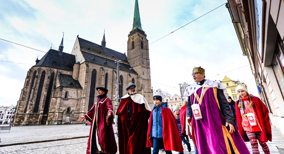 Tři králové se zastavili na radnici, vedení města podpořilo sbírku