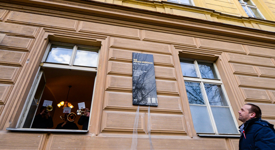 Plzeňská rodačka a slavná cembalistka Zuzana Růžičková má v Plzni pamětní desku