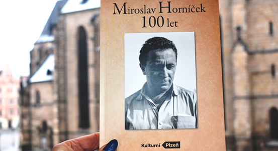 Plzeň vydala publikaci o životě a díle Miroslava Horníčka