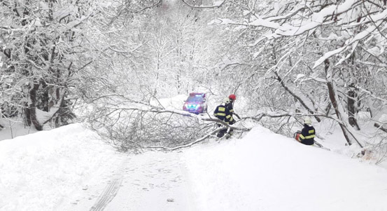 Policie kvůli sněhu varuje občany