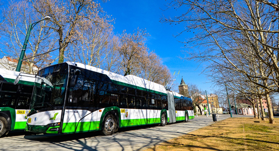 Plzeň testuje bateriovou posilovací stanici