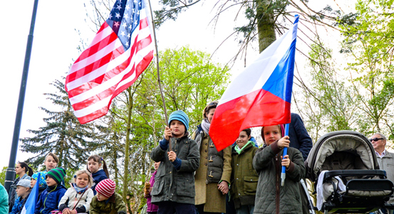 Památku obětí válek uctili občané Křimic