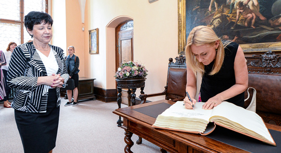 Operní pěvkyně Magdalena Kožená navštívila radnici