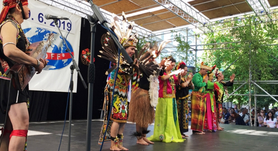 Plzeň ožila domácím i zahraničním folklorem
