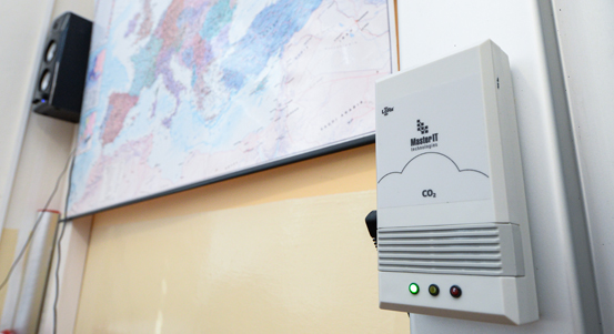 Čidla testují a hlídají vzduch ve škole v Plzni, zlepšila se pozornost žáků