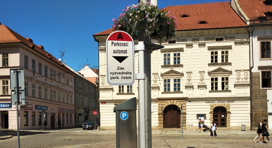 Plzeň spustí pilotní projekt kontroly parkovného, nahradí „botičkování“