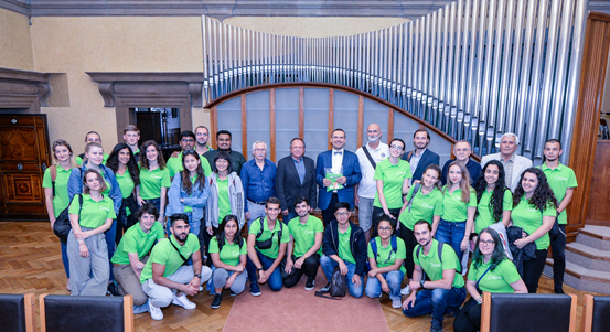 Mladí účastníci mezinárodního kempu si prohlédli plzeňskou radnici