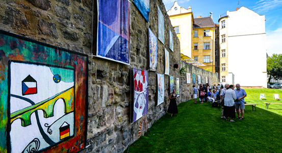 Barva na ulici zahájila hlavní hudební část Živé ulice