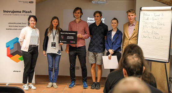 Plzeň uspořádala první Smart City Hackathon, techničtí nadšenci řešili projekty pro město