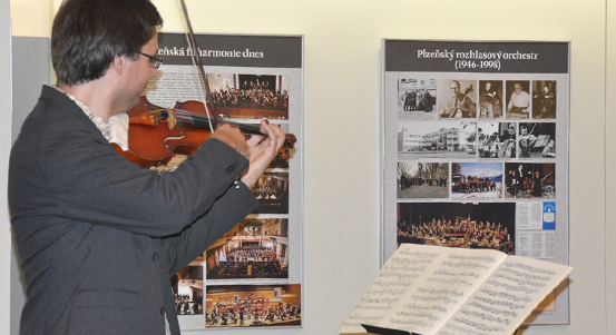 Plzeňská filharmonie oslavila sté výročí od svého založení další výstavou