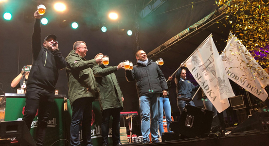 Primátor si připil s účastníky Pilsner Festu