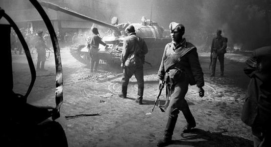 Snímky známých českých fotografů připomínají přelomové okamžiky československých dějin