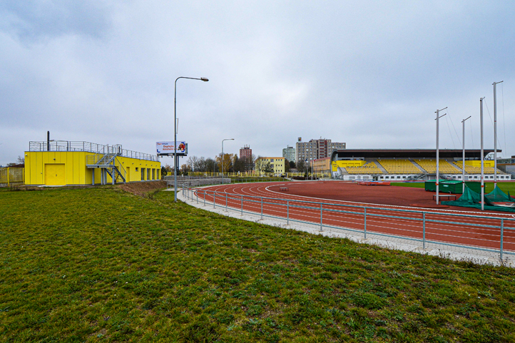 Nový jednopodlažní objekt se střešní terasou (fotografie: M. Pecuch)