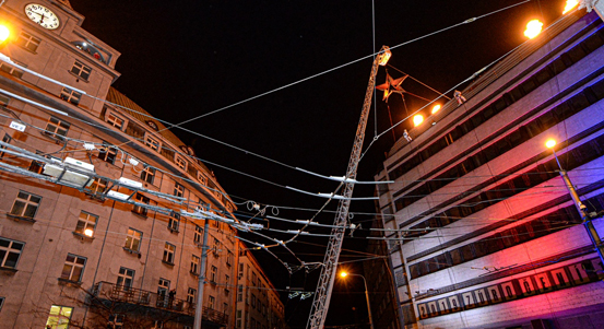 Odstraněním pěticípé hvězdy vyvrcholily celodenní oslavy 17. listopadu v Plzni