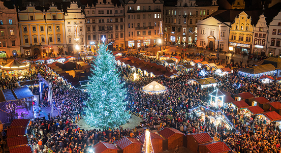 Plzeň rozsvítila svůj vánoční strom