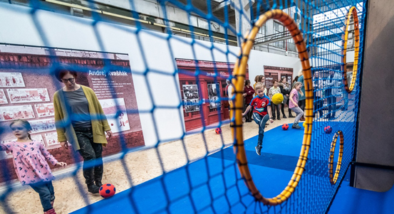 Zážitková výstava Góóól seznámí děti s hrdiny české kopané
